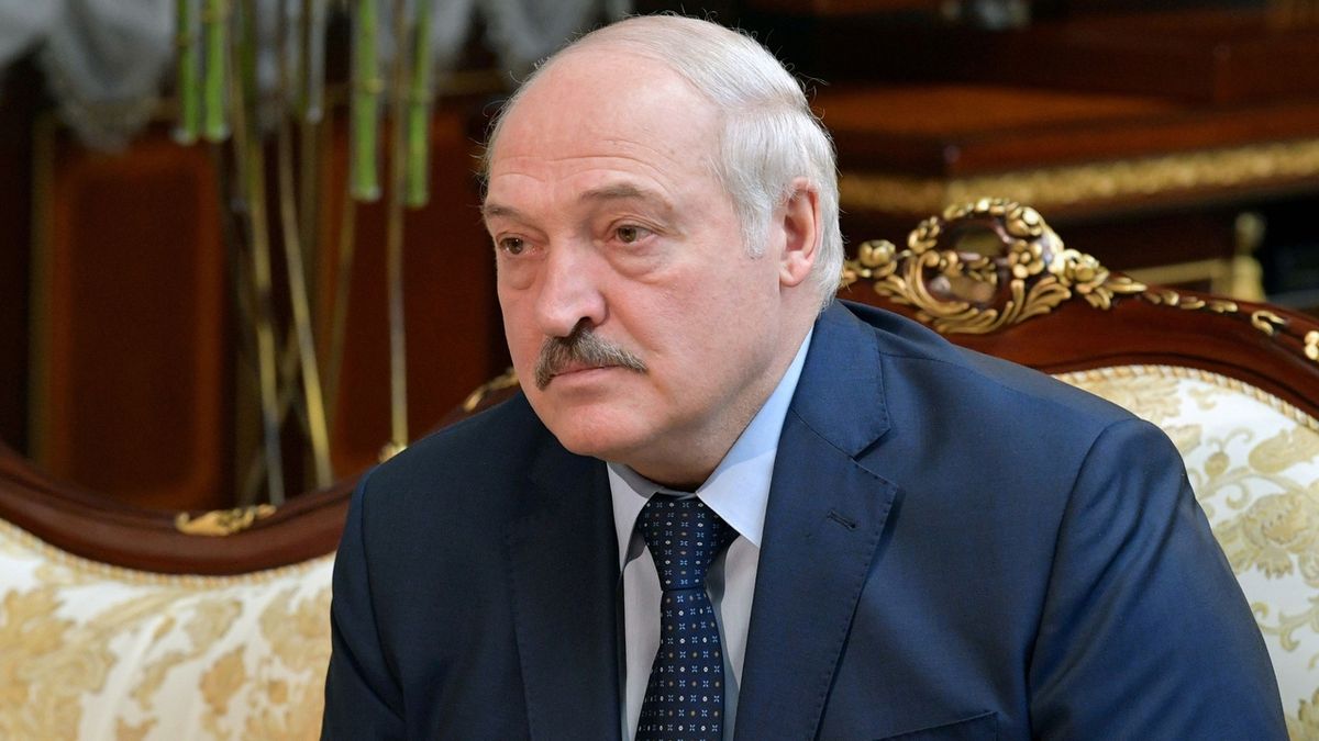 Snažil jsem se ochránit cestující, vysvětluje Lukašenko incident s Ryanairem